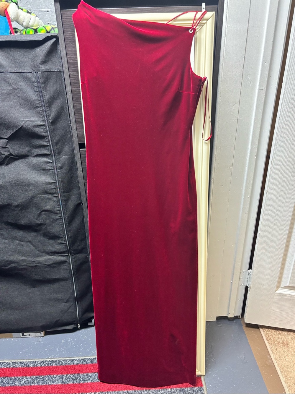 Rimini One-Shoulder Velvet Maxi Dress in Wine Red